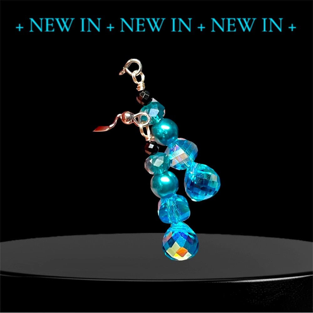 💙🦋Stunning blue briolette/teal Crystal silver earrings